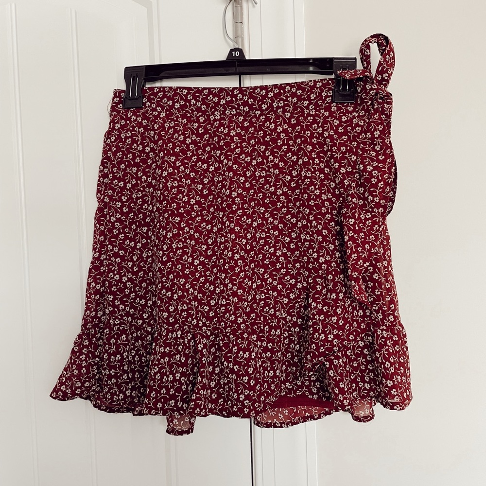 Hollister wrap skirt flower maroon